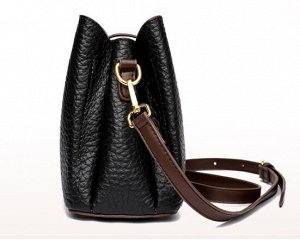 Женская сумка почтальонка из эко кожи с пряжкой-застежкой и регулируемым ремешком, цвет черный