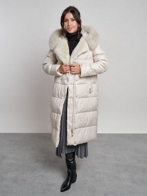 MTFORCE Пальто утепленное с капюшоном и мехом зимнее женское бежевого цвета 133203B