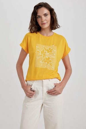 Традиционная футболка с коротким рукавом с круглым вырезом и цветочным принтом