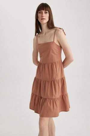 Мини-платье из 100% хлопка с квадратным вырезом и льняным ремешком с оборками