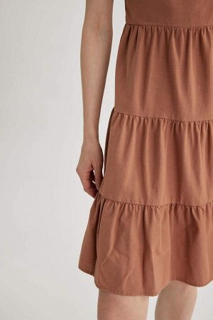 Мини-платье из 100% хлопка с квадратным вырезом и льняным ремешком с оборками