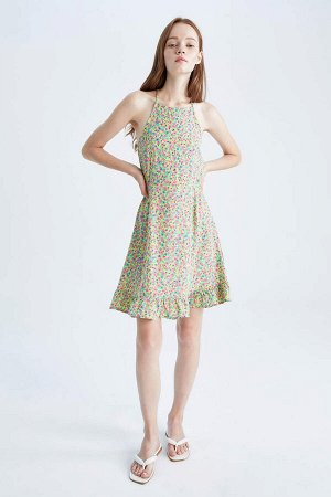 Прохладное мини-платье А-силуэта с цветочным принтом и бретелями