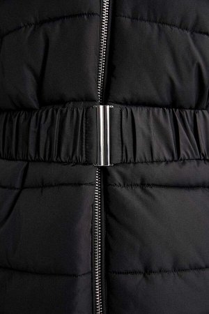 Водоотталкивающее пальто из искусственного меха обычного кроя с капюшоном