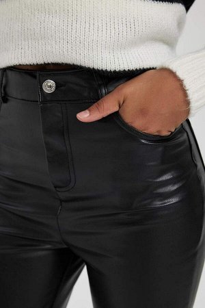 Длинные брюки из искусственной кожи с нормальной талией и карманами Flayer