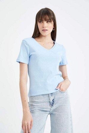 Облегающая футболка из 100 % хлопка с V-образным вырезом и короткими рукавами