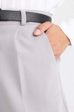 Короткие брюки зауженного кроя с карманами