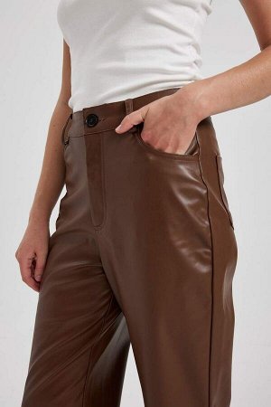 Прямые брюки из искусственной кожи с карманами и высокой талией прямого кроя