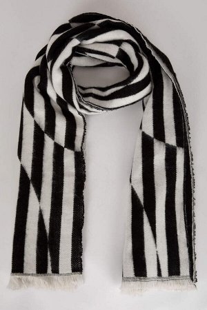 Женский полосатый шарф с кисточками