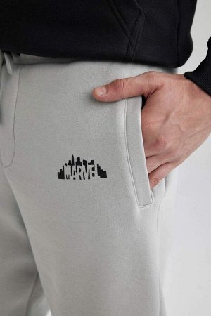 Фланелевые спортивные штаны обычного кроя с карманами и логотипом Marvel