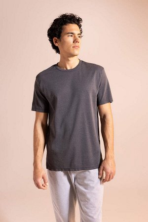 Базовая футболка премиум-класса с короткими рукавами и круглым вырезом стандартного кроя
