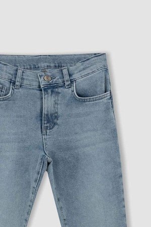 Джинсовые брюки узкого кроя с рваными деталями для мальчиков