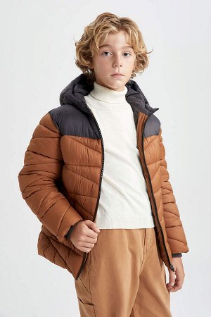Куртка-пуховик с водоотталкивающим капюшоном и флисовой подкладкой для мальчиков