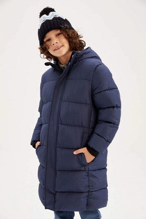 Длинное пальто с водоотталкивающим капюшоном и плюшевой подкладкой для мальчика
