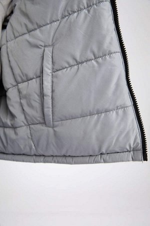Двусторонняя куртка-пуховик с водоотталкивающим капюшоном для мальчиков