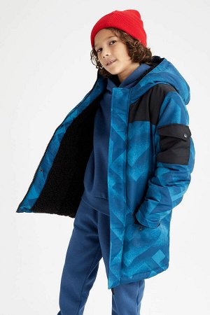 Длинное пальто с капюшоном и плюшевой подкладкой для мальчика