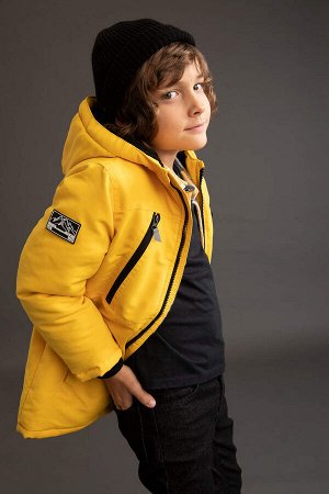 Пальто с капюшоном на плюшевой подкладке для мальчика