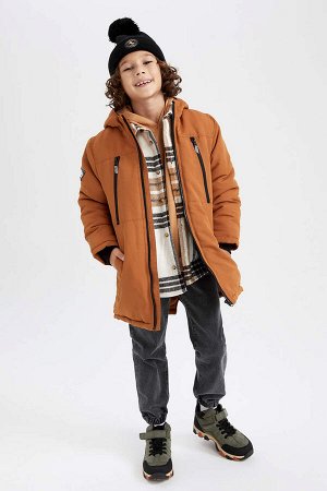 Пальто с капюшоном на плюшевой подкладке для мальчика