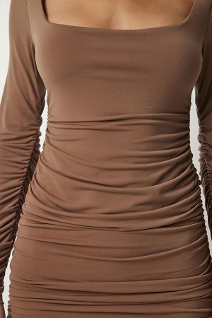 Женское платье песочного цвета с квадратным воротником и сборкой из норки YK00070