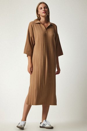 Женское трикотажное платье оверсайз с воротником-поло бисквитного цвета YY00178