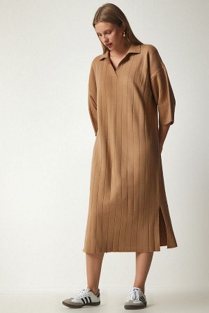 Женское трикотажное платье оверсайз с воротником-поло бисквитного цвета YY00178
