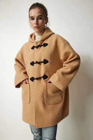Женское пальто из букле с капюшоном и пуговицами цвета овчарки TO00117