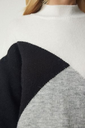Женский трикотажный свитер цвета экрю черного цвета с воротником-стойкой MX00148