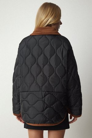 Женское черное стеганое пальто с воротником-поло и карманами DZ00096