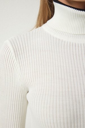 Женский трикотажный свитер в рубчик цвета экрю с высоким воротником и полосками DD01268