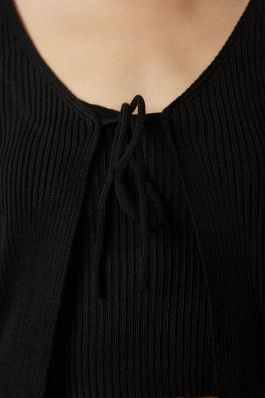 Женский черный вязаный укороченный кардиган на шнуровке MT00143