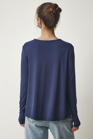 Женская темно-синяя трикотажная блузка с круглым вырезом HK00030