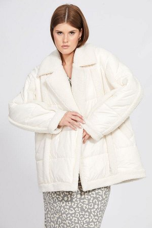 Куртка Куртка EOLA  2451 молочный
Состав	ПЭ - 100% Подкладка: ПЭ - 100%
Куртка выполнена из плащевой ткани, простеганной с изософтом. Куртка прямого силуэта,  длиной до линии бедер. Спереди застежка н