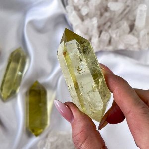 Кристалл двухконечный из Цитрина