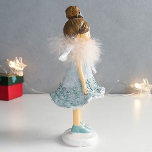 Сувенир полистоун "Девочка в голубом платье со снежинкой" 8,5х8х20 см