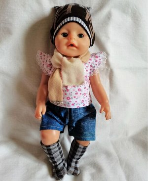 Одежда для куклы.Шапочка, шарфик, носочки