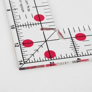 Линейка для квилтинга и пэчворка, с отверстием, 15 x 15 см, толщина 3 мм, цвет прозрачный/розовый
