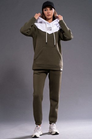 Костюм Костюм Kivviwear 3052305307 хаки 
Состав: ПЭ-26%; Хлопок-70%; Эластан-4%;
Сезон: Осень-Зима
Рост: 170

Худи с двухцветным дизайном привлекает внимание благодаря отделочной кокетке. Она добавля