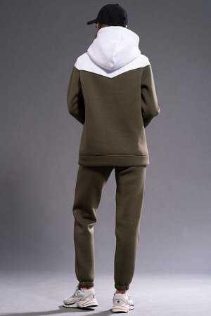 Костюм Костюм Kivviwear 3052305307 хаки 
Состав: ПЭ-26%; Хлопок-70%; Эластан-4%;
Сезон: Осень-Зима
Рост: 170

Худи с двухцветным дизайном привлекает внимание благодаря отделочной кокетке. Она добавля