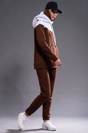 Костюм Костюм Kivviwear 3052305302 шоколадный 
Состав: ПЭ-26%; Хлопок-70%; Эластан-4%;
Сезон: Осень-Зима
Рост: 170

Худи с двухцветным дизайном привлекает внимание благодаря отделочной кокетке. Она д