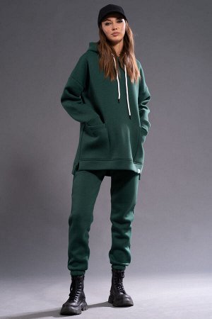 Костюм Костюм Kivviwear 4057405615 изумруд 
Состав: ПЭ-26%; Хлопок-70%; Эластан-4%;
Сезон: Осень-Зима
Рост: 170

Костюм ОВЕРСАЙСЗ, утепленный на флисе. Худи Oversize модели 4057 с капюшоном на подкла