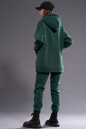 Костюм Костюм Kivviwear 4057405615 изумруд 
Состав: ПЭ-26%; Хлопок-70%; Эластан-4%;
Сезон: Осень-Зима
Рост: 170

Костюм ОВЕРСАЙСЗ, утепленный на флисе. Худи Oversize модели 4057 с капюшоном на подкла