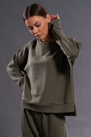 Костюм Костюм Kivviwear 4131413205 хаки 
Состав: ПЭ-26%; Хлопок-70%; Эластан-4%;
Сезон: Осень-Зима
Рост: 170

Костюм состоящий из свитшота и брюк.Свободные брюки средней посадки в сочетании с разрезо