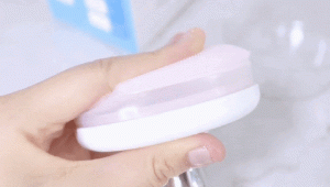 Очищающая щетка для лица с регулируемой жесткостью Thema Queen Air Cushion Cleansing Brush #Розовый, 1шт