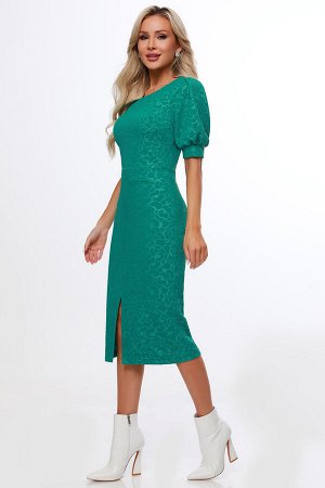 Зеленое платье с разрезом