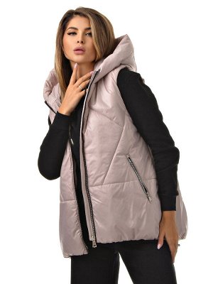Жилет Модный жилет oversize силуэта с капюшоном на молнии. Имеет потайной карман на молнии и утягивающие сборки по низу изделия. Утепленный жилет смело можно добавлять в межсезонный гардероб, как допо