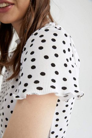 Приталенная футболка с круглым вырезом и короткими рукавами с квадратной фактурой и вафельной текстурой