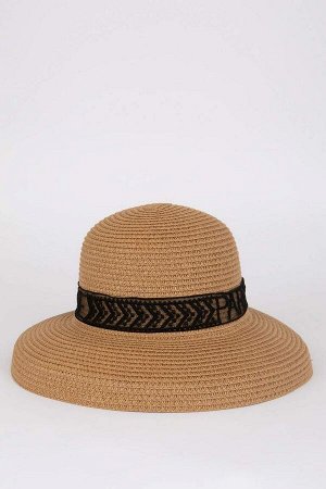 Женская соломенная шляпа с вышивкой