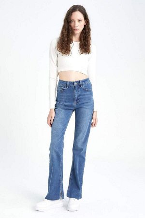 Узкие длинные джинсовые брюки с высокой талией и вырезами на штанинах