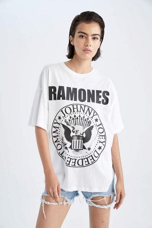 Футболка Ramones Oversize из 100% хлопка с круглым вырезом и короткими рукавами