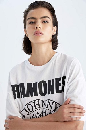 Футболка Ramones Oversize из 100% хлопка с круглым вырезом и короткими рукавами