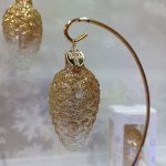 Ёлочное украшение &quot;Шишка в снегу&quot;, прозрачная серия, золотая, в подарочной упаковке, h-8см